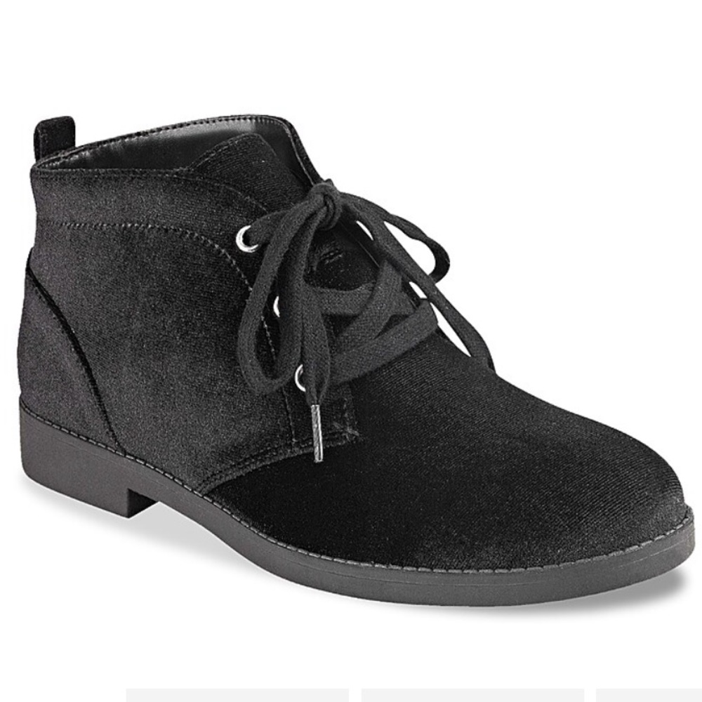 NIB Indigo rd. Velvet Booties